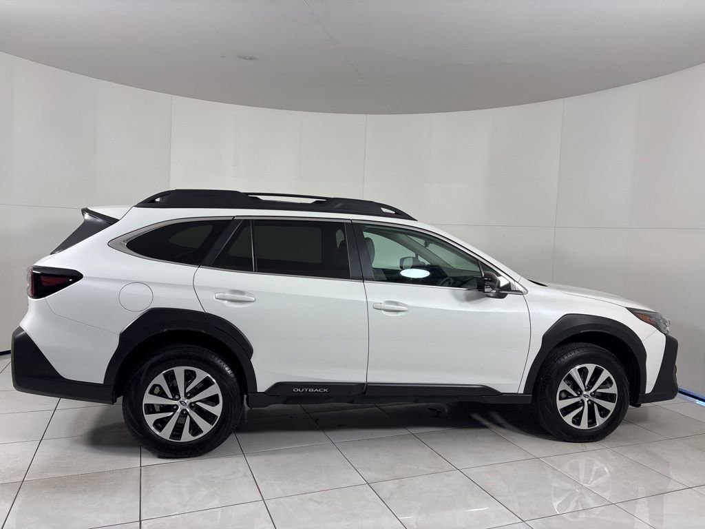 Used 2025 Subaru Outback Premium image 6