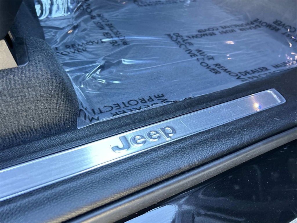 Used 2023 Jeep Grand Cherokee Overland image 20