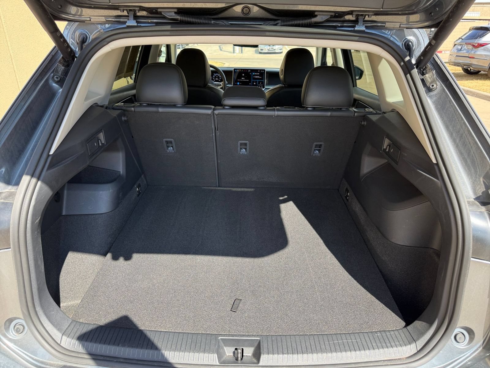 Used 2026 Volkswagen Tiguan SE AWD/4WD image 31