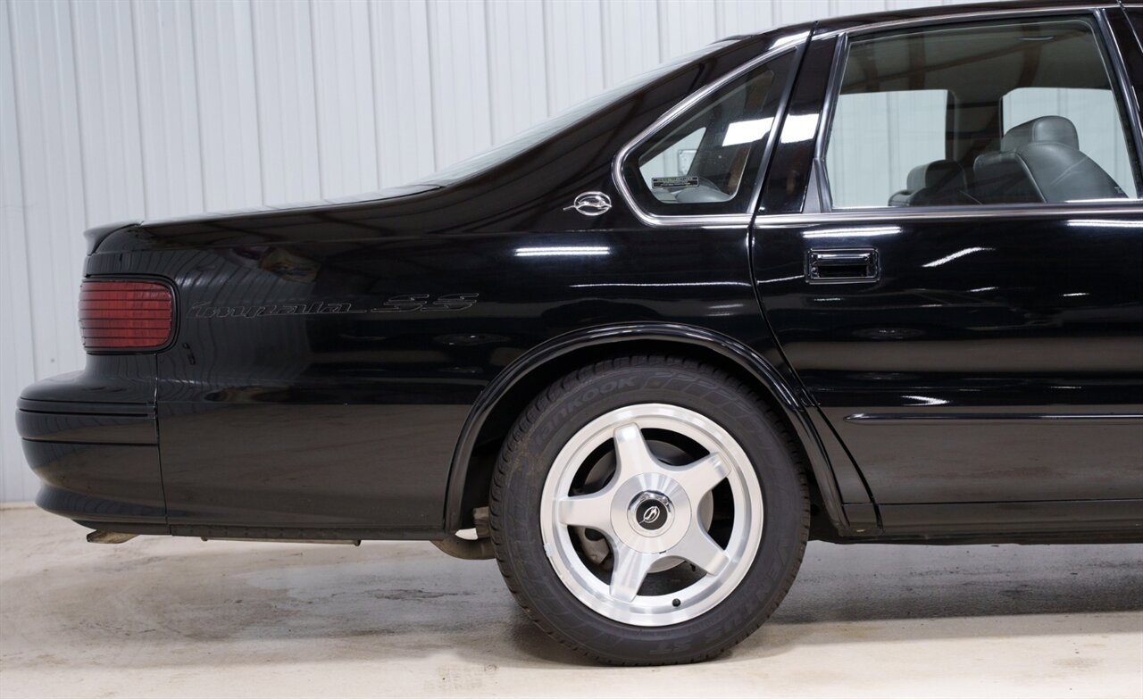 Used 1996 Chevrolet Impala SS RWD image 26