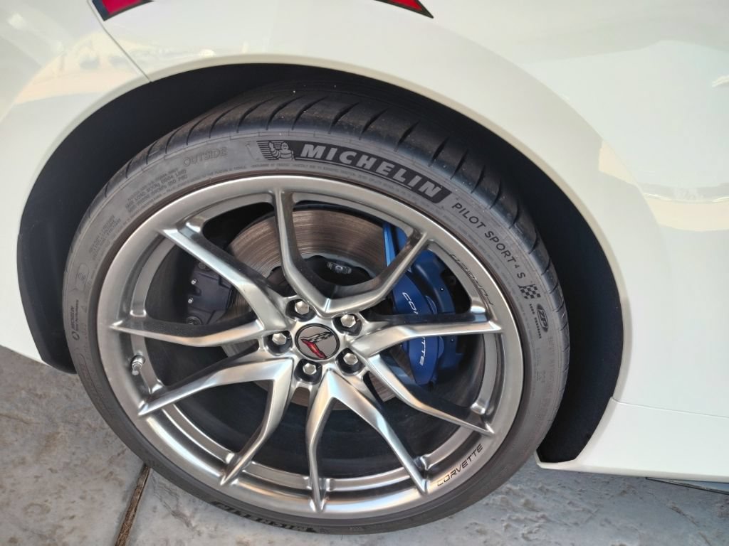 New 2027 Chevrolet Corvette Grand Sport w/ Z52 Sport Performance Package RWD image 13
