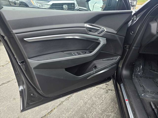 Used 2024 Audi Q8 e-tron Prestige w/ Prestige Package image 26