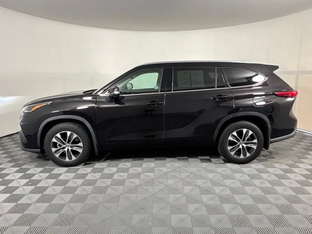 Used 2021 Toyota Highlander XLE AWD/4WD image 43