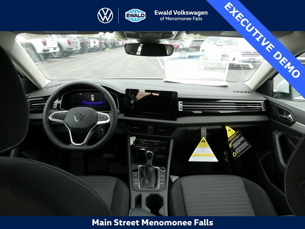 Certified 2025 Volkswagen Jetta S image 38