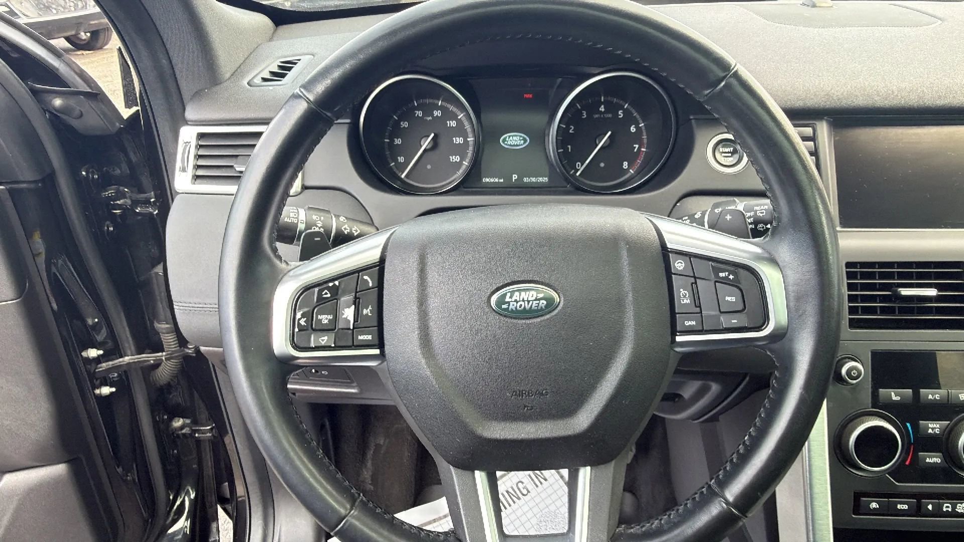 Used 2017 Land Rover Discovery Sport HSE AWD/4WD image 17