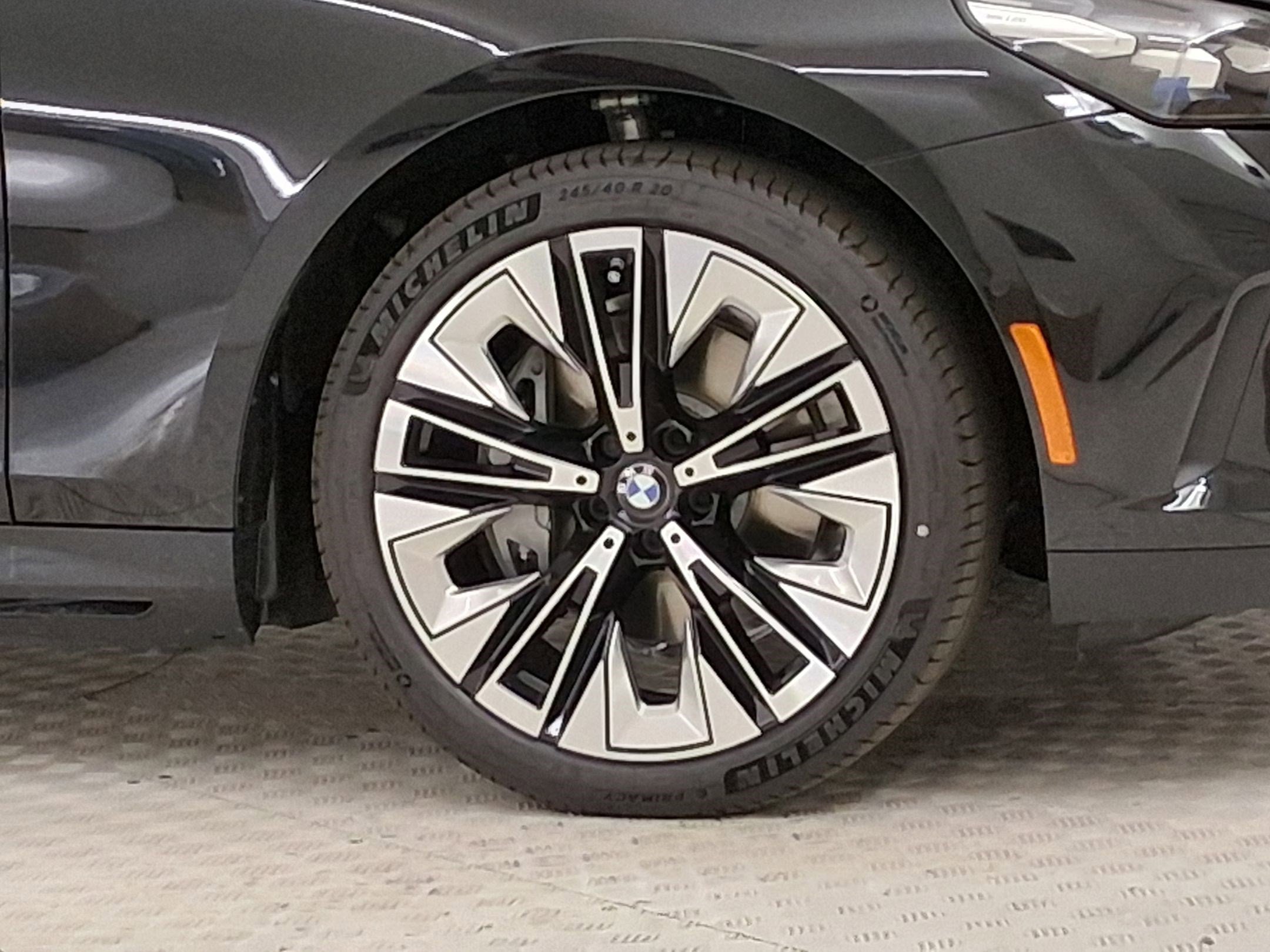 New 2026 BMW i5 eDrive40 w/ Convenience Package RWD image 10
