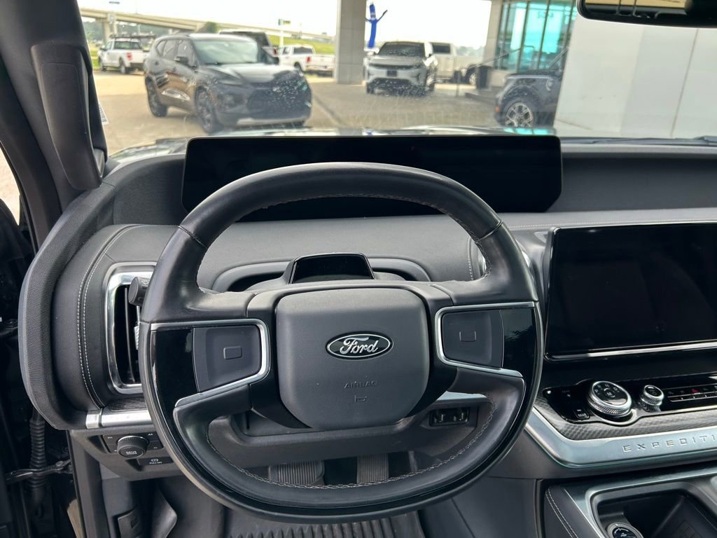 Used 2025 Ford Expedition Max Platinum w/ Stealth Appearance Package AWD/4WD image 12