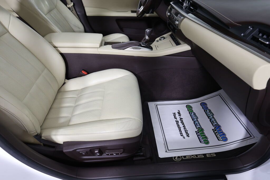 Used 2016 Lexus ES 300h w/ Luxury Package w/Wood Trim FWD image 27
