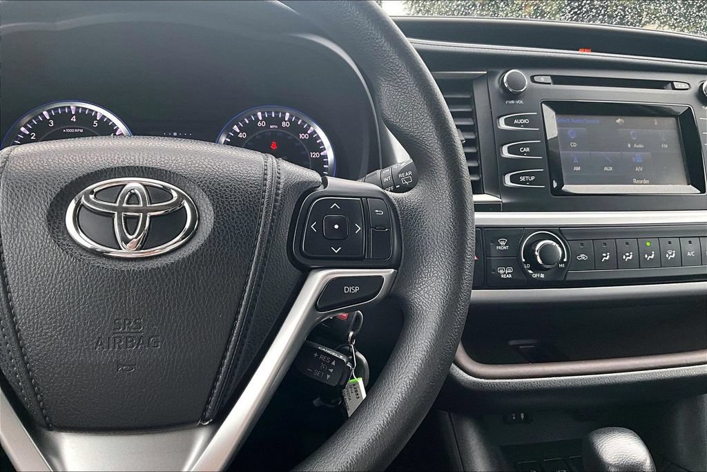 Used 2014 Toyota Highlander LE FWD image 25