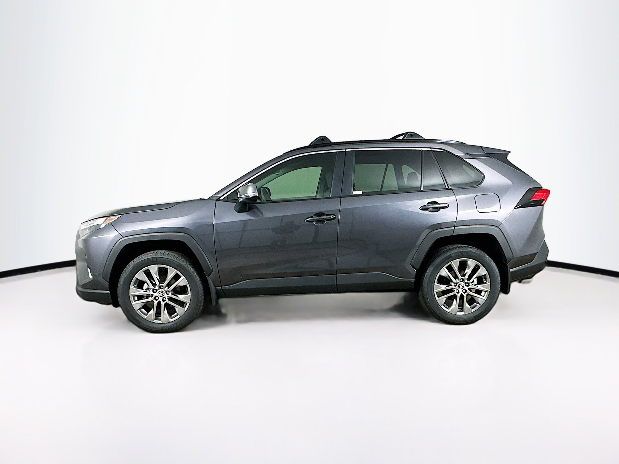 Used 2025 Toyota RAV4 XLE Premium image 4