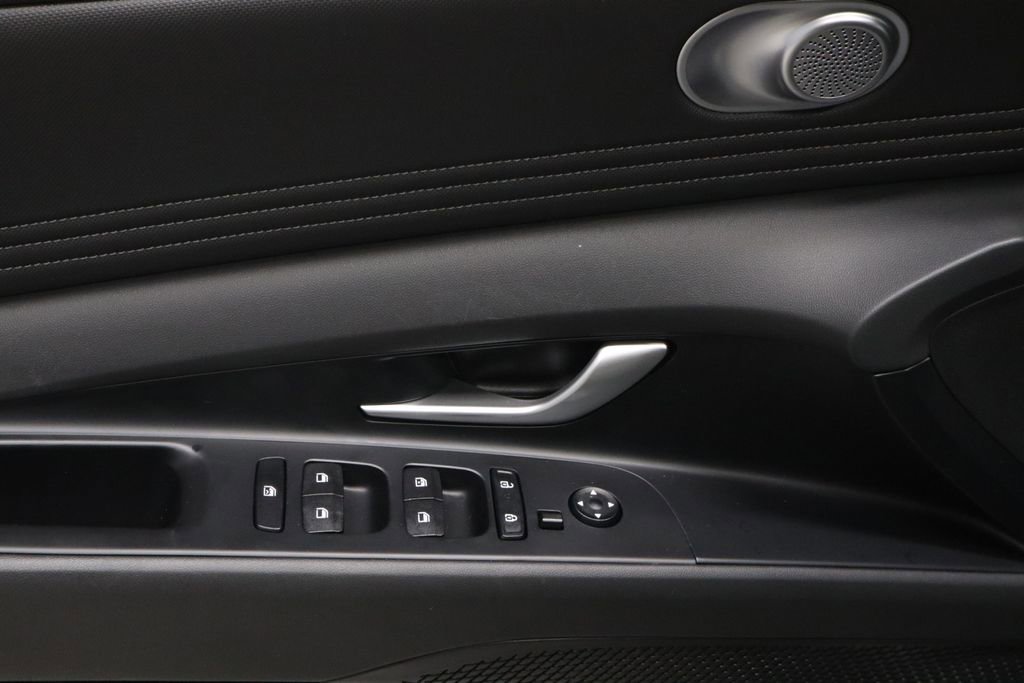 Certified 2025 Hyundai Elantra SEL image 24