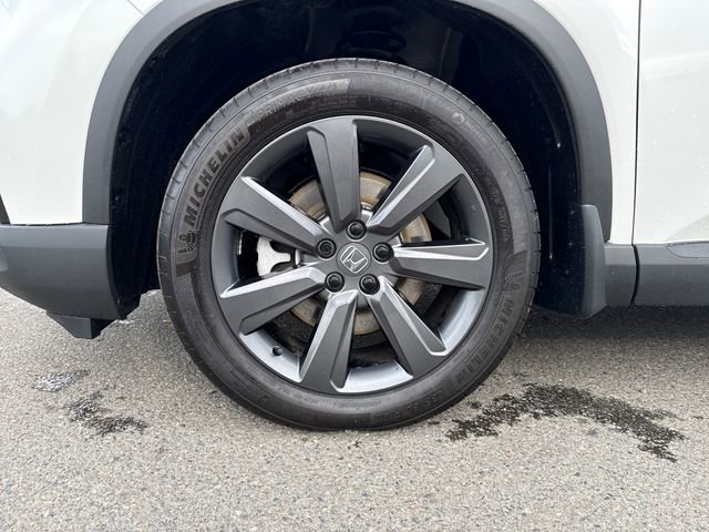 Used 2025 Honda Pilot Sport image 32