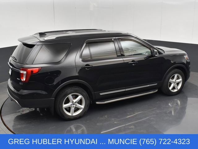 Used 2017 Ford Explorer XLT w/ Equipment Group 202A AWD/4WD image 26