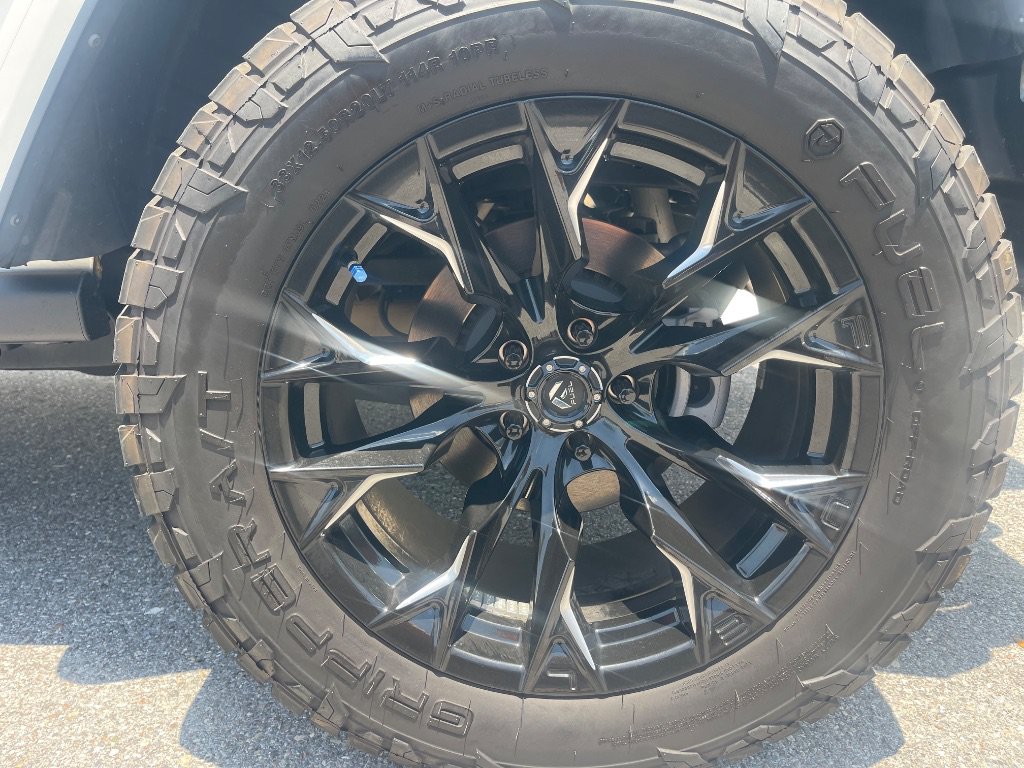 Used 2023 Jeep Wrangler Unlimited Sahara AWD/4WD image 15