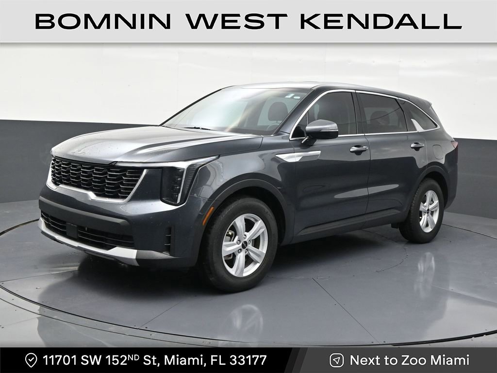 Used 2024 Kia Sorento LX image 1