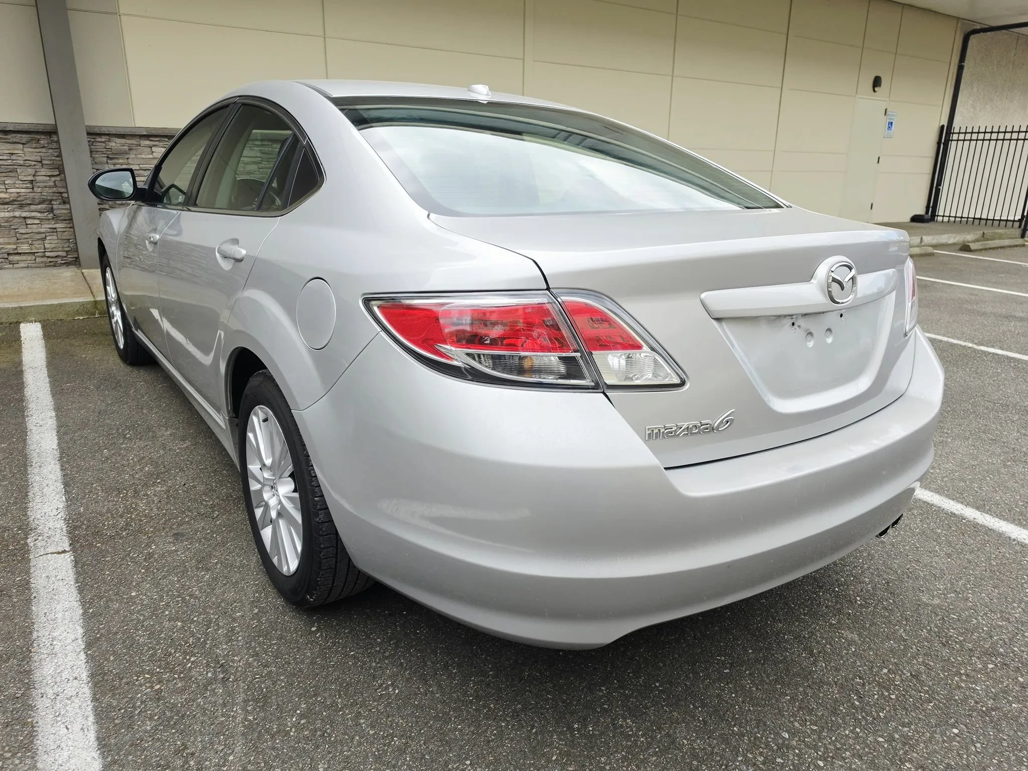 Used 2009 MAZDA MAZDA6 i Touring w/ Moonroof & Bose Pkg FWD image 3