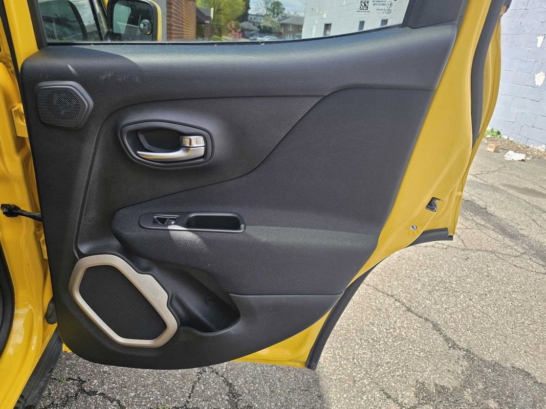 Used 2015 Jeep Renegade Latitude w/ Popular Equipment Group AWD/4WD image 26