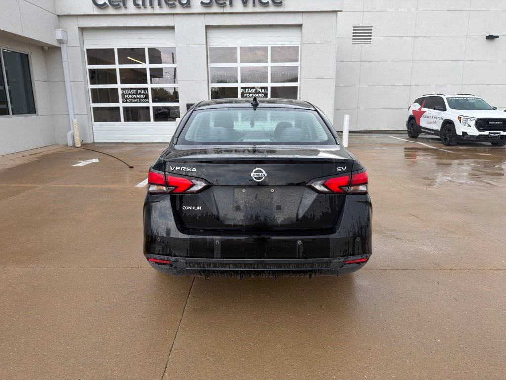 Used 2021 Nissan Versa SV FWD image 5