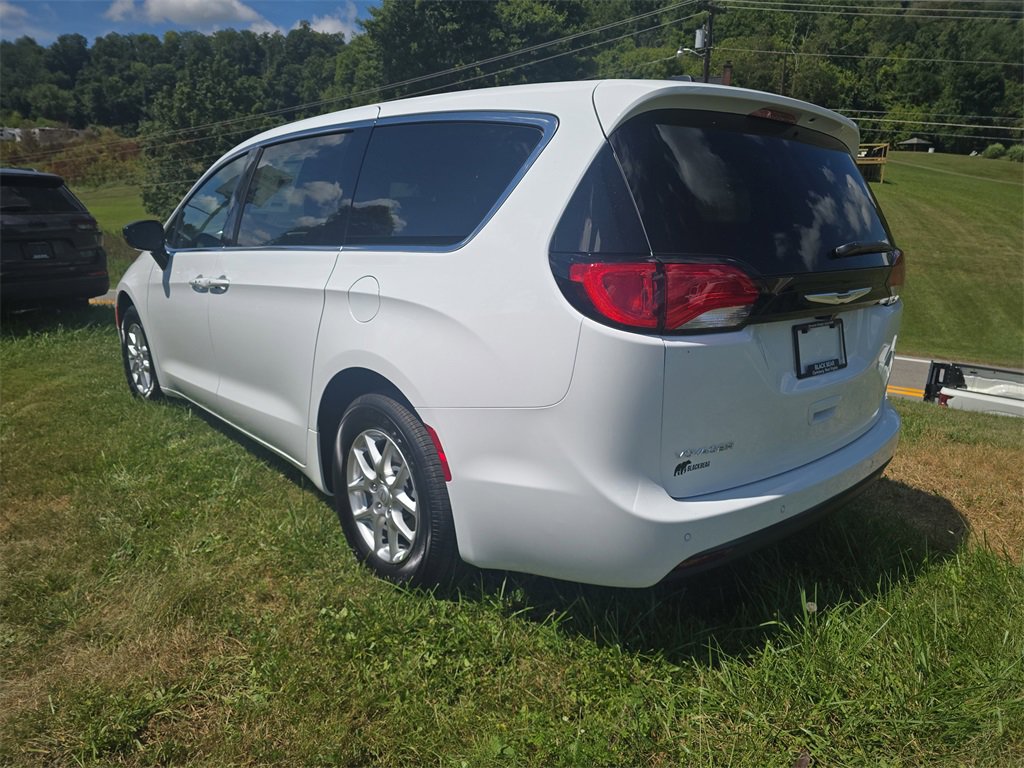 New 2025 Chrysler Voyager LX image 5