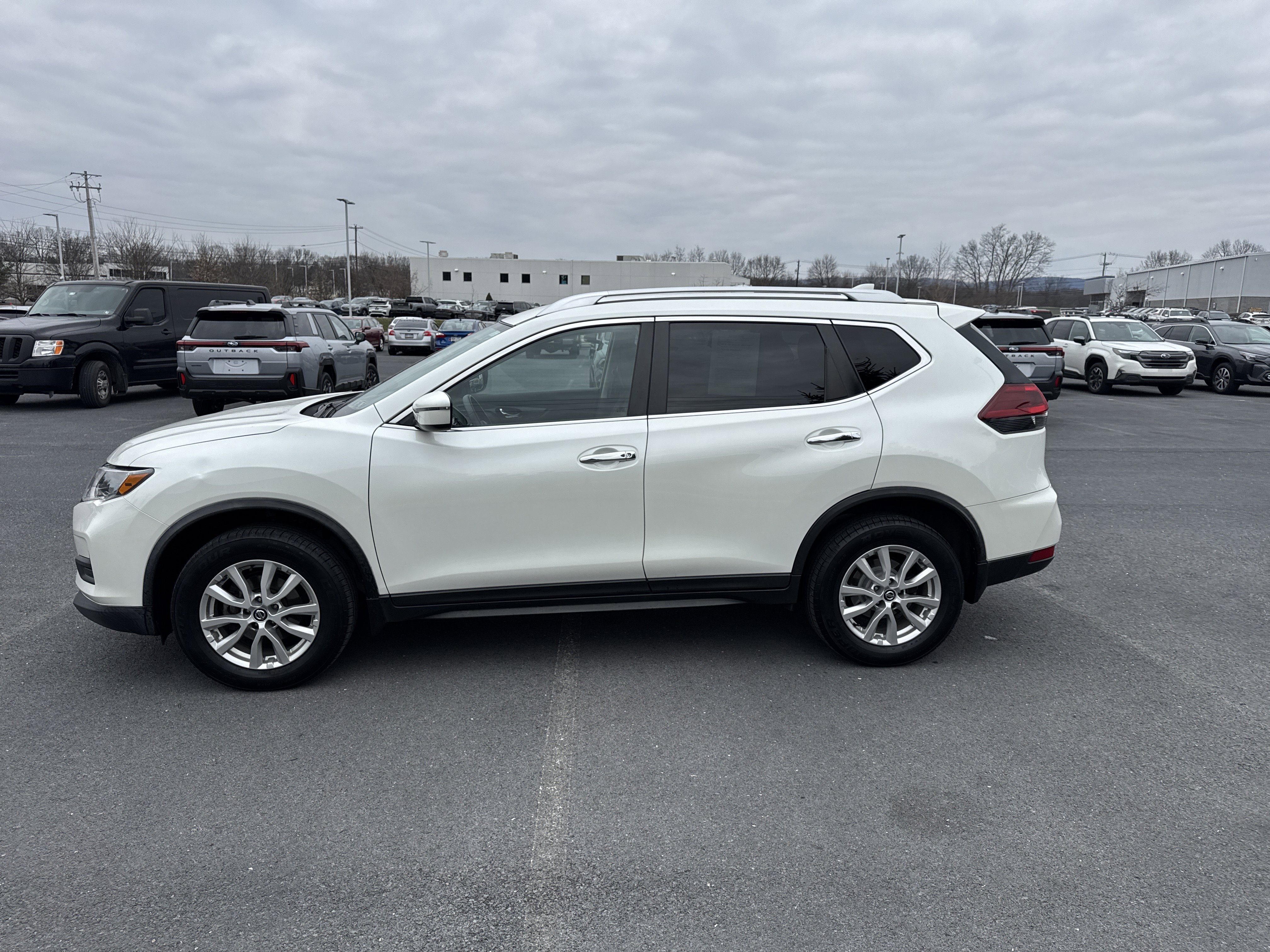 Used 2018 Nissan Rogue SV image 5