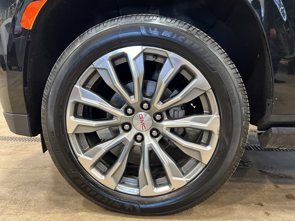 Used 2021 GMC Yukon XL Denali w/ Denali Premium Package image 9