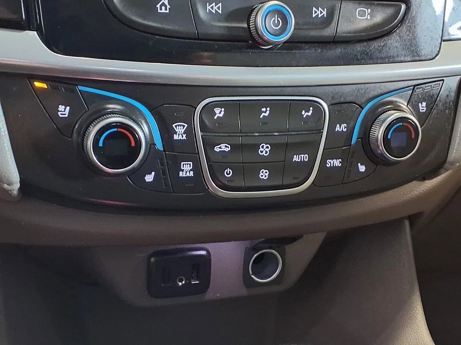 Used 2019 Chevrolet Traverse Premier w/ LPO, Floor Liner Package AWD/4WD image 25
