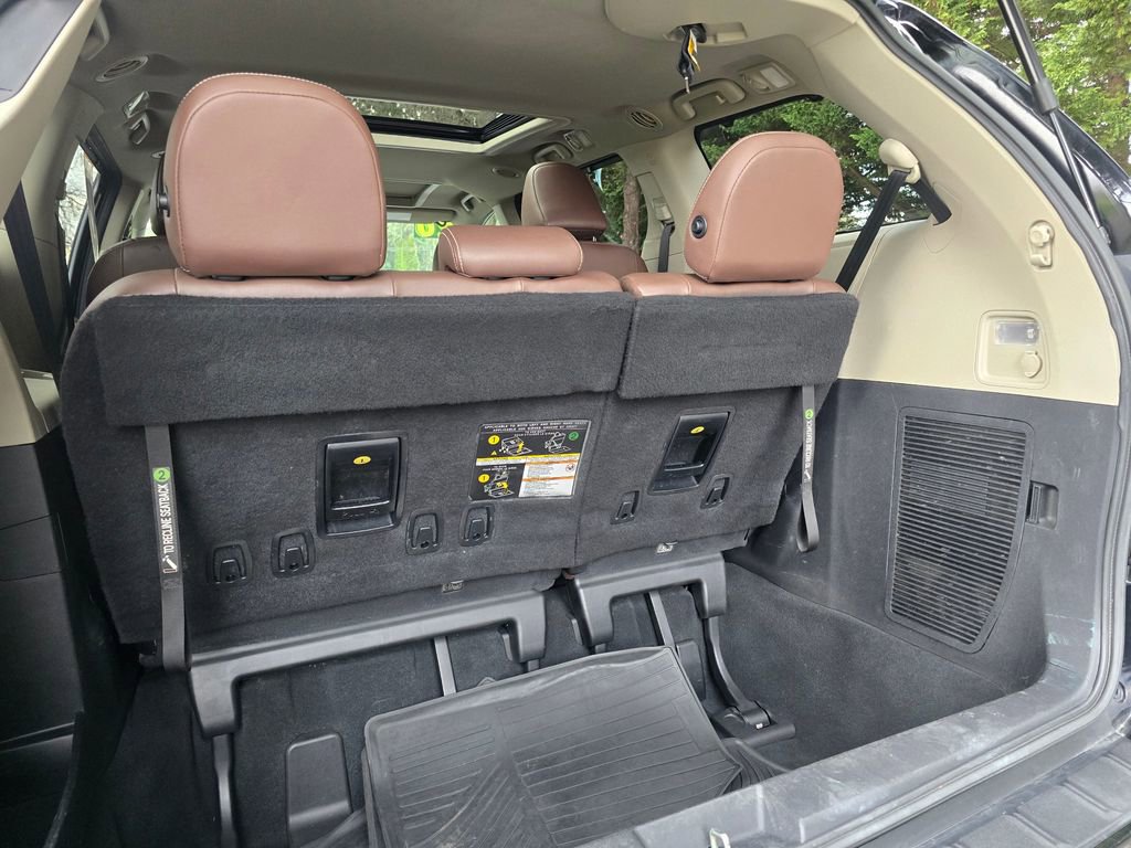 Used 2020 Toyota Sienna Limited image 16