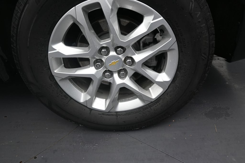Used 2022 Chevrolet Traverse LS FWD image 10