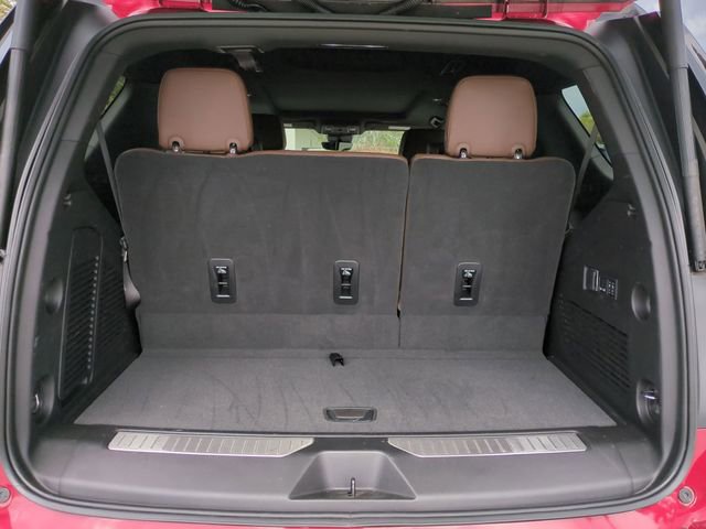 Used 2025 Chevrolet Tahoe High Country image 13