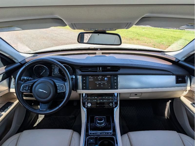 Used 2017 Jaguar XF Premium AWD/4WD image 30