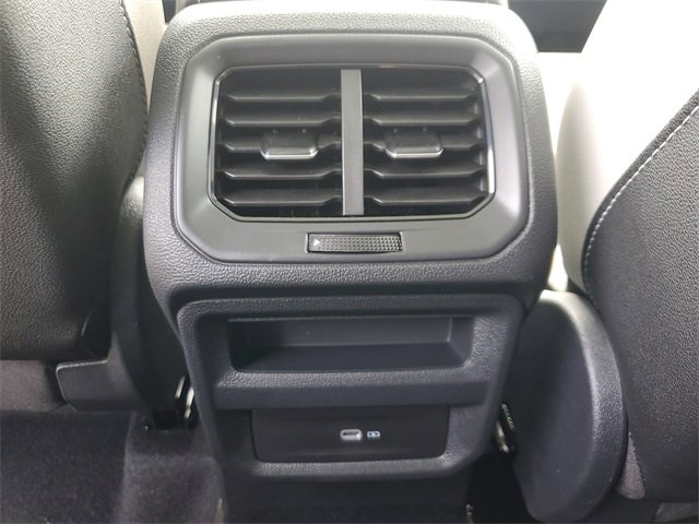 New 2025 Volkswagen Taos SE image 13