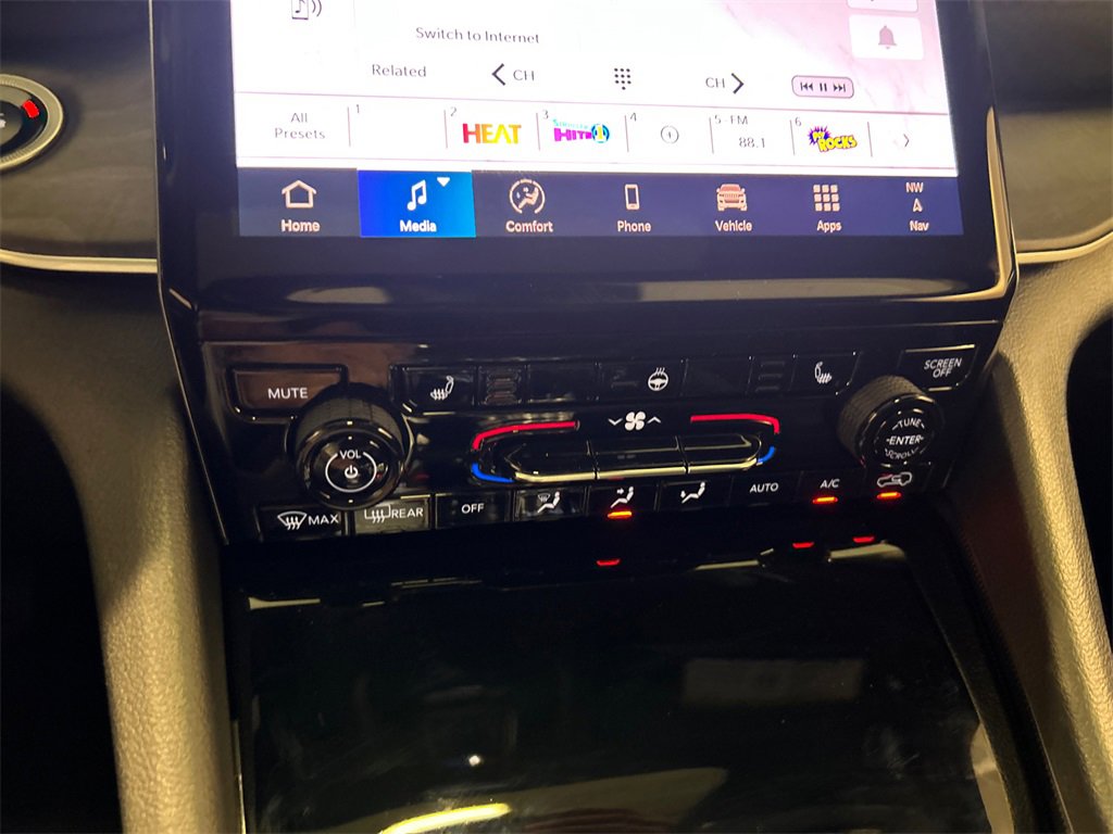 New 2025 Jeep Grand Cherokee Limited image 24