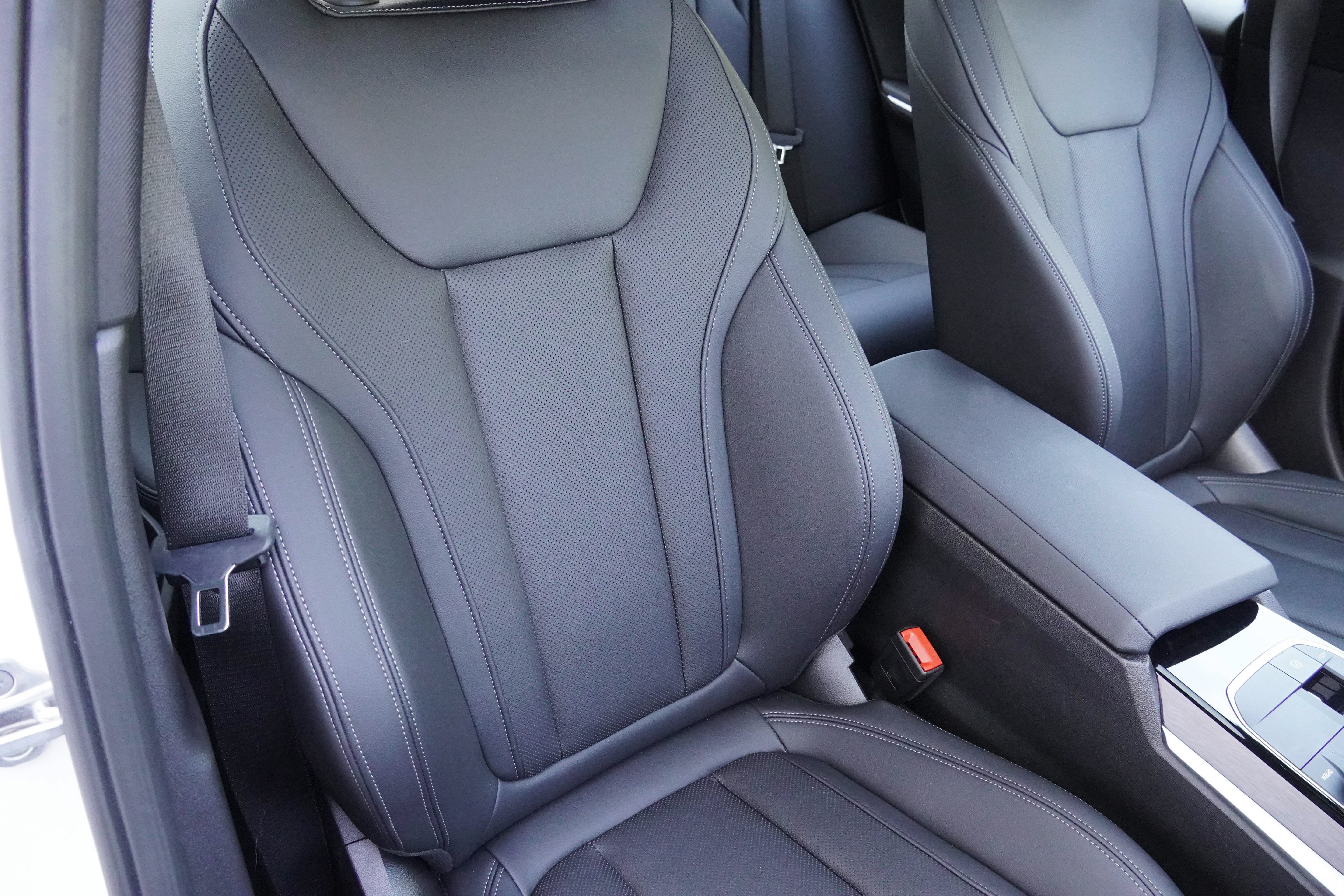 Certified 2023 BMW 330i Sedan w/ Premium Package RWD image 14