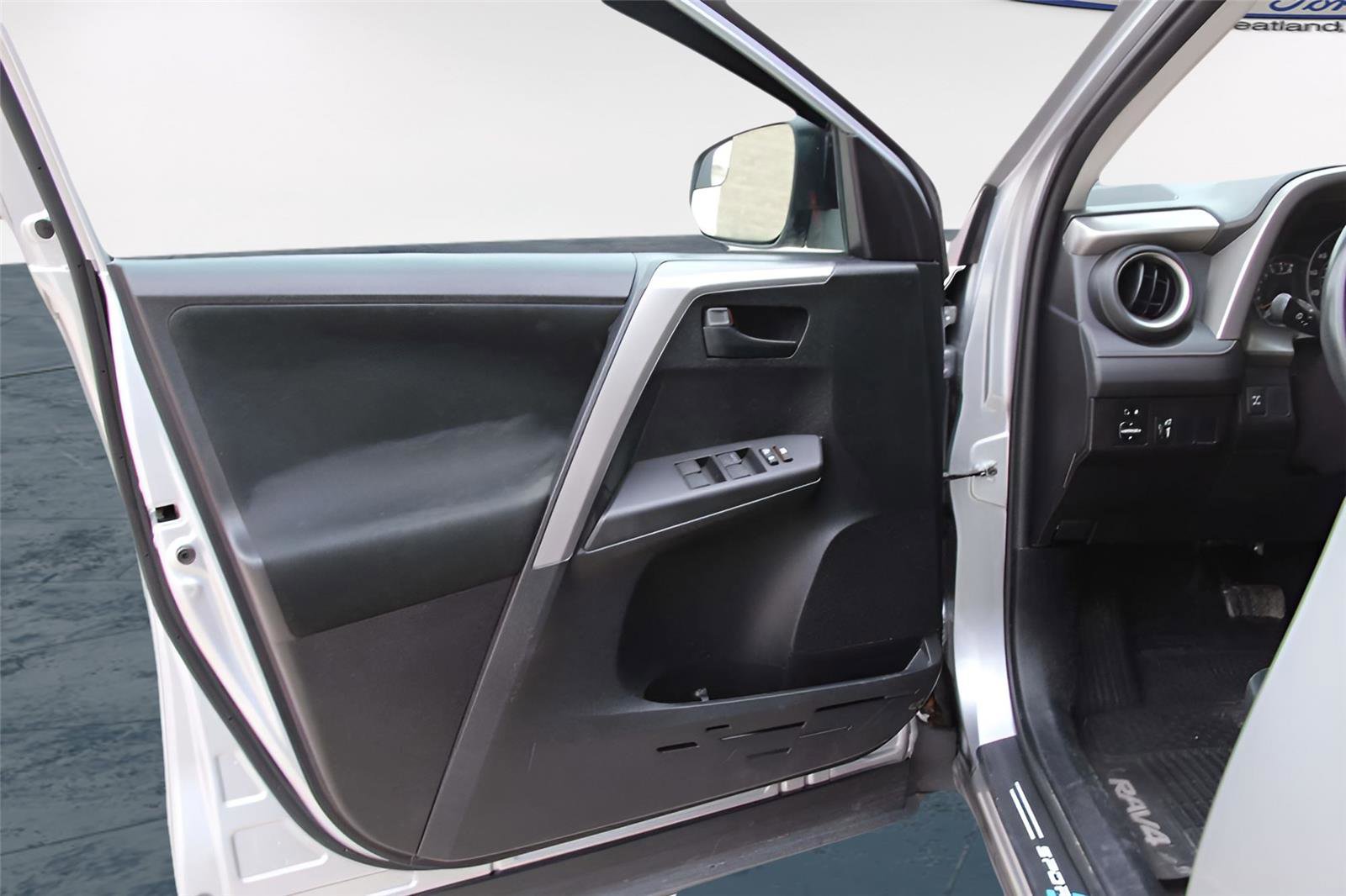 Used 2016 Toyota RAV4 LE image 11