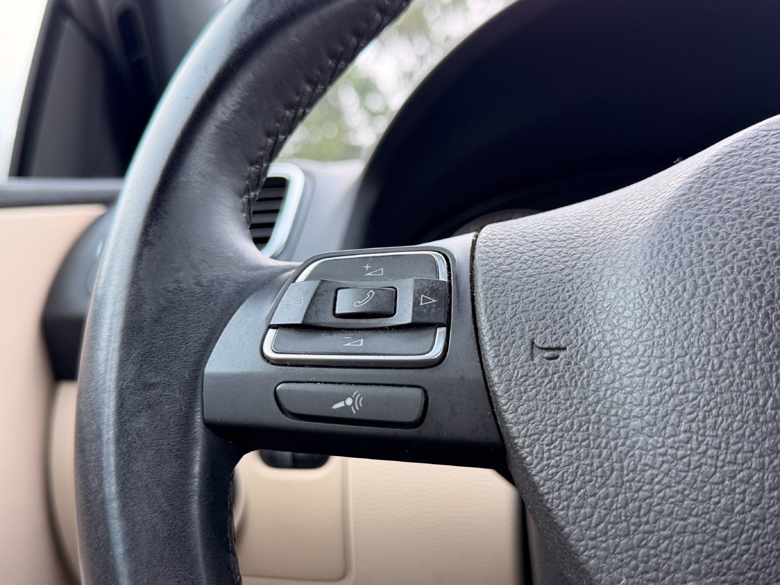 Used 2011 Volkswagen Eos Komfort FWD image 17