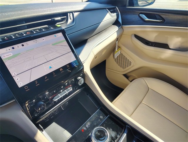 New 2025 Jeep Grand Cherokee Limited image 27