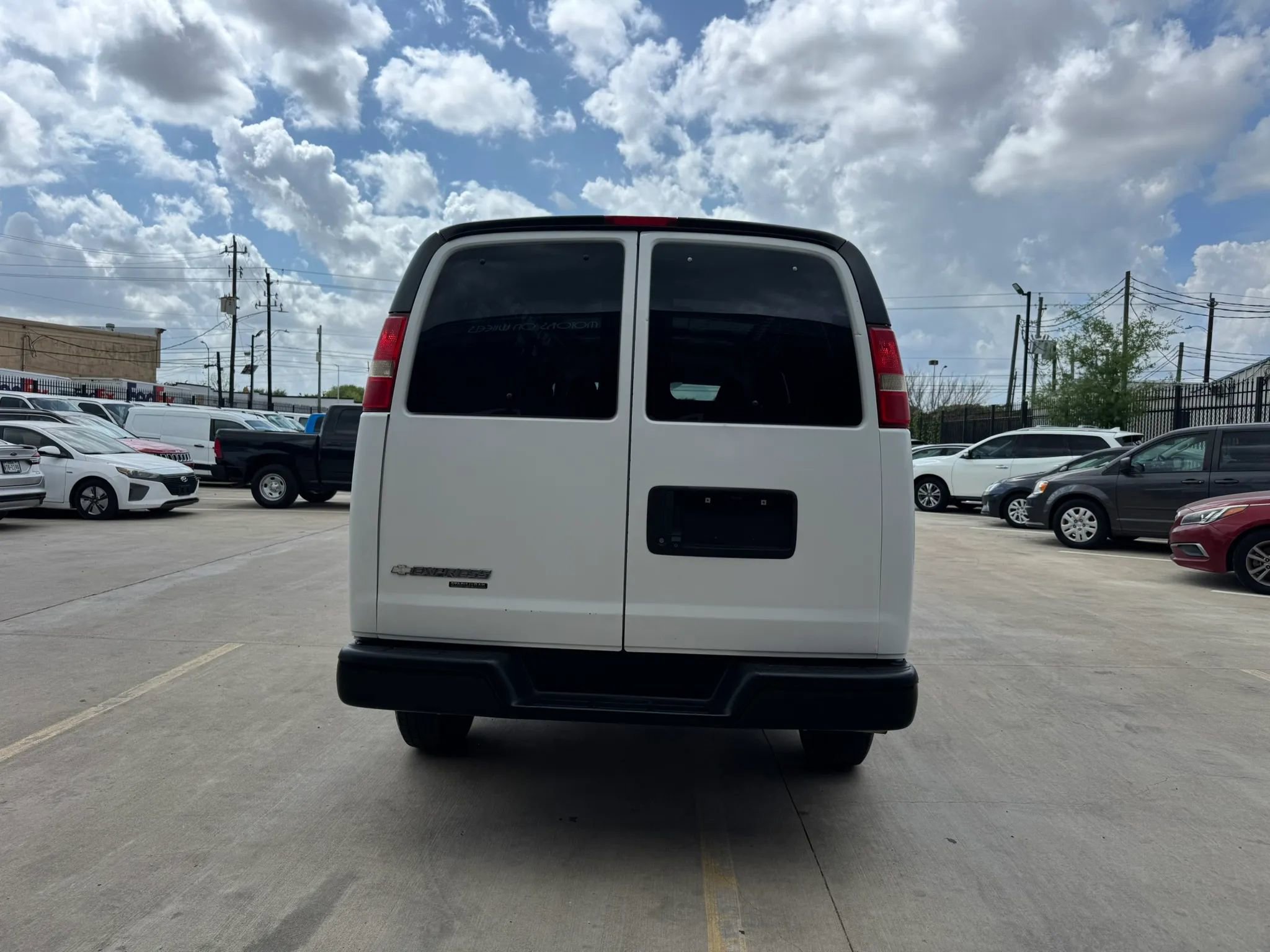 Used 2016 Chevrolet Express 3500 Extended image 7