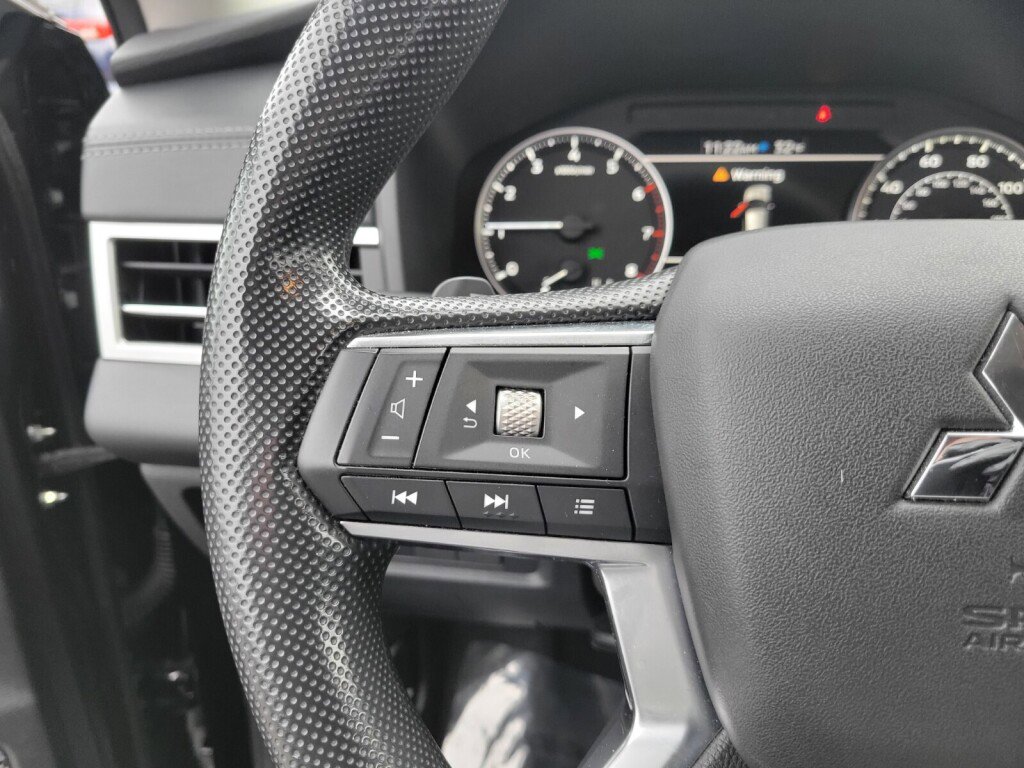 Used 2022 Mitsubishi Outlander ES image 23