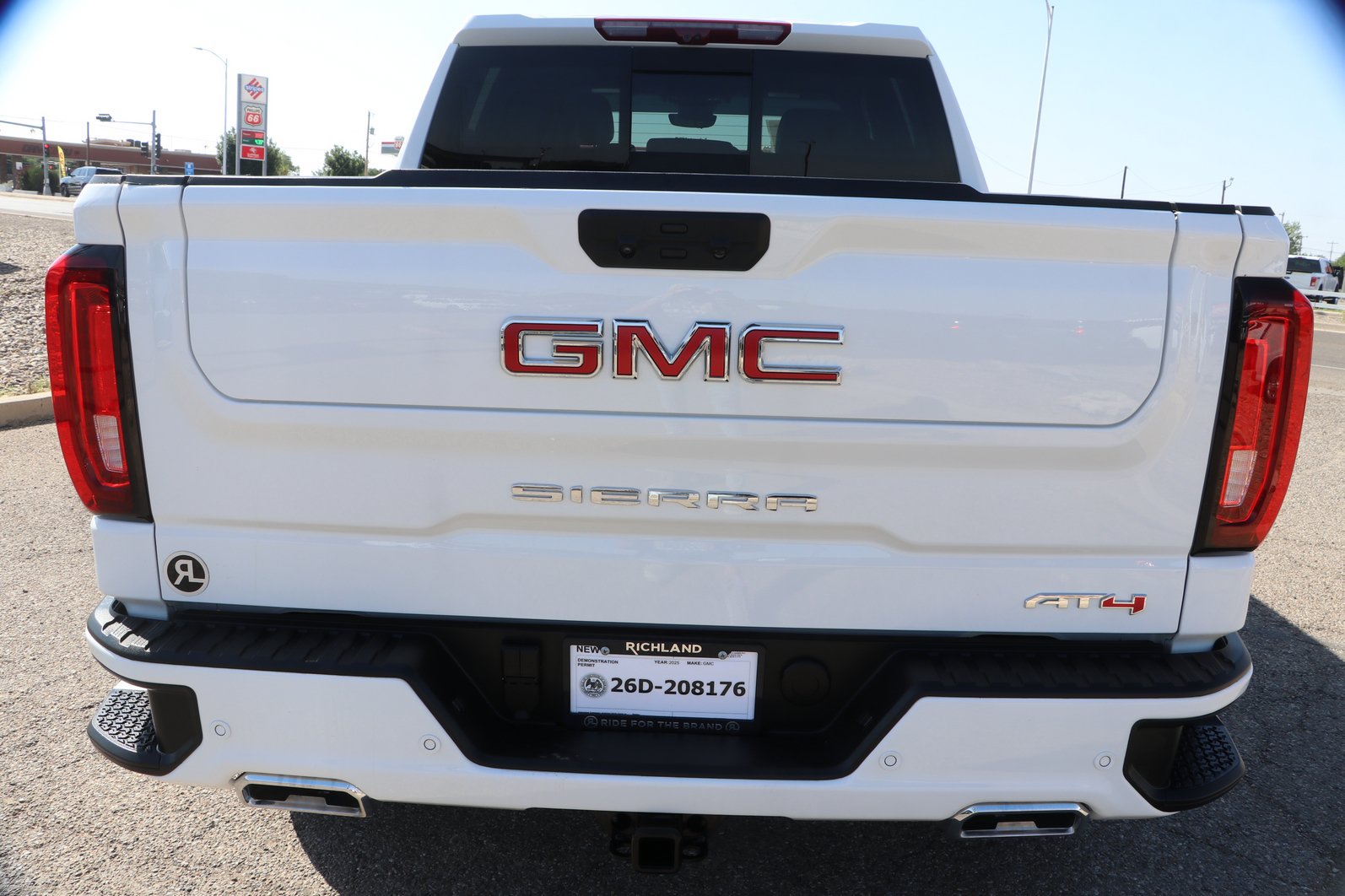 Used 2025 GMC Sierra 1500 AT4 w/ AT4 Premium Package AWD/4WD image 6