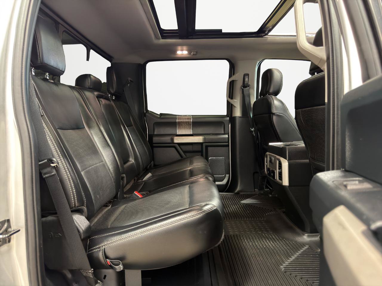 Used 2019 Ford F350 Lariat w/ Lariat Ultimate Package AWD/4WD image 30
