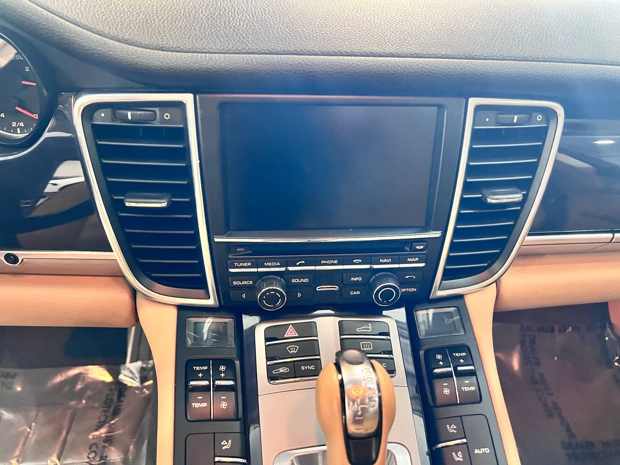 Used 2015 Porsche Panamera 4 AWD/4WD image 17