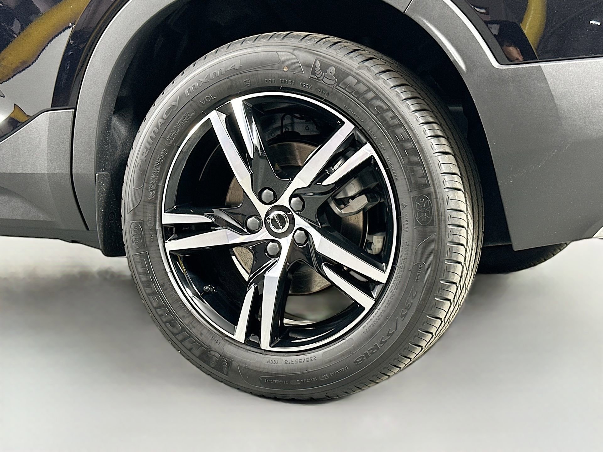 New 2025 Volvo XC40 B5 Core w/ Protection Package Premier image 21