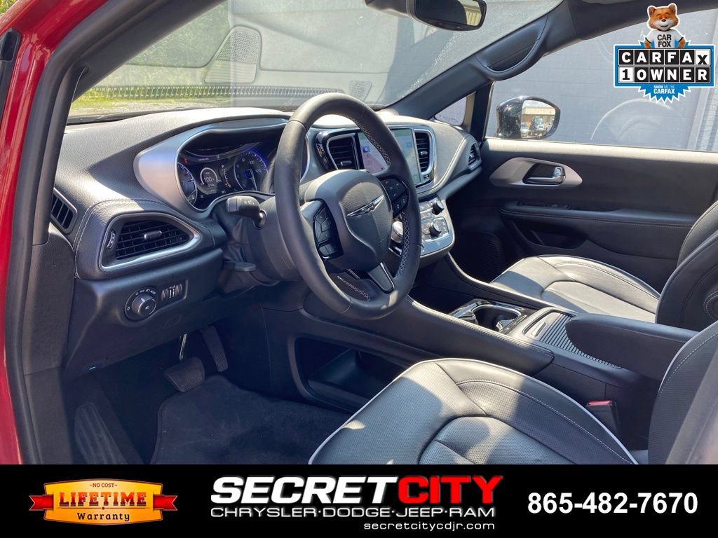 Used 2025 Chrysler Pacifica Limited FWD image 13