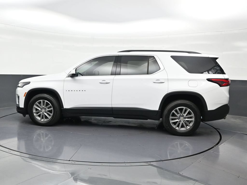 Used 2023 Chevrolet Traverse LT FWD image 2