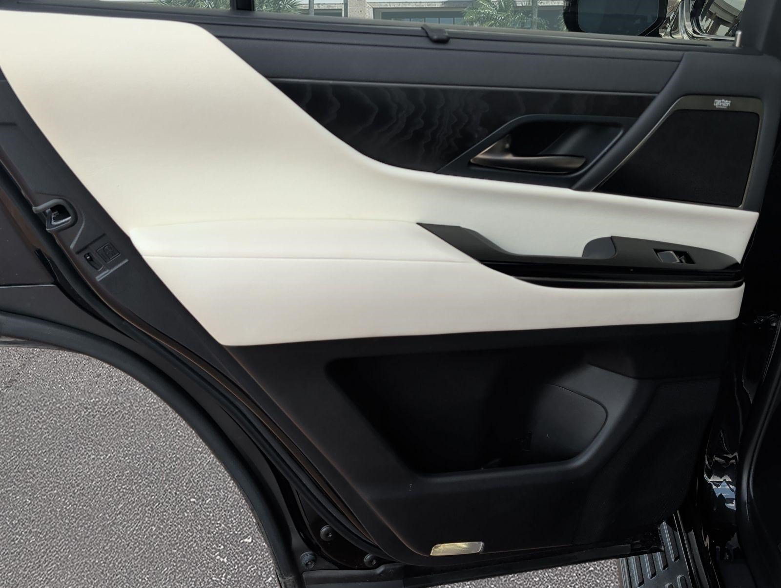 Used 2022 Lexus LX 600 4WD w/ Appearance Package image 20