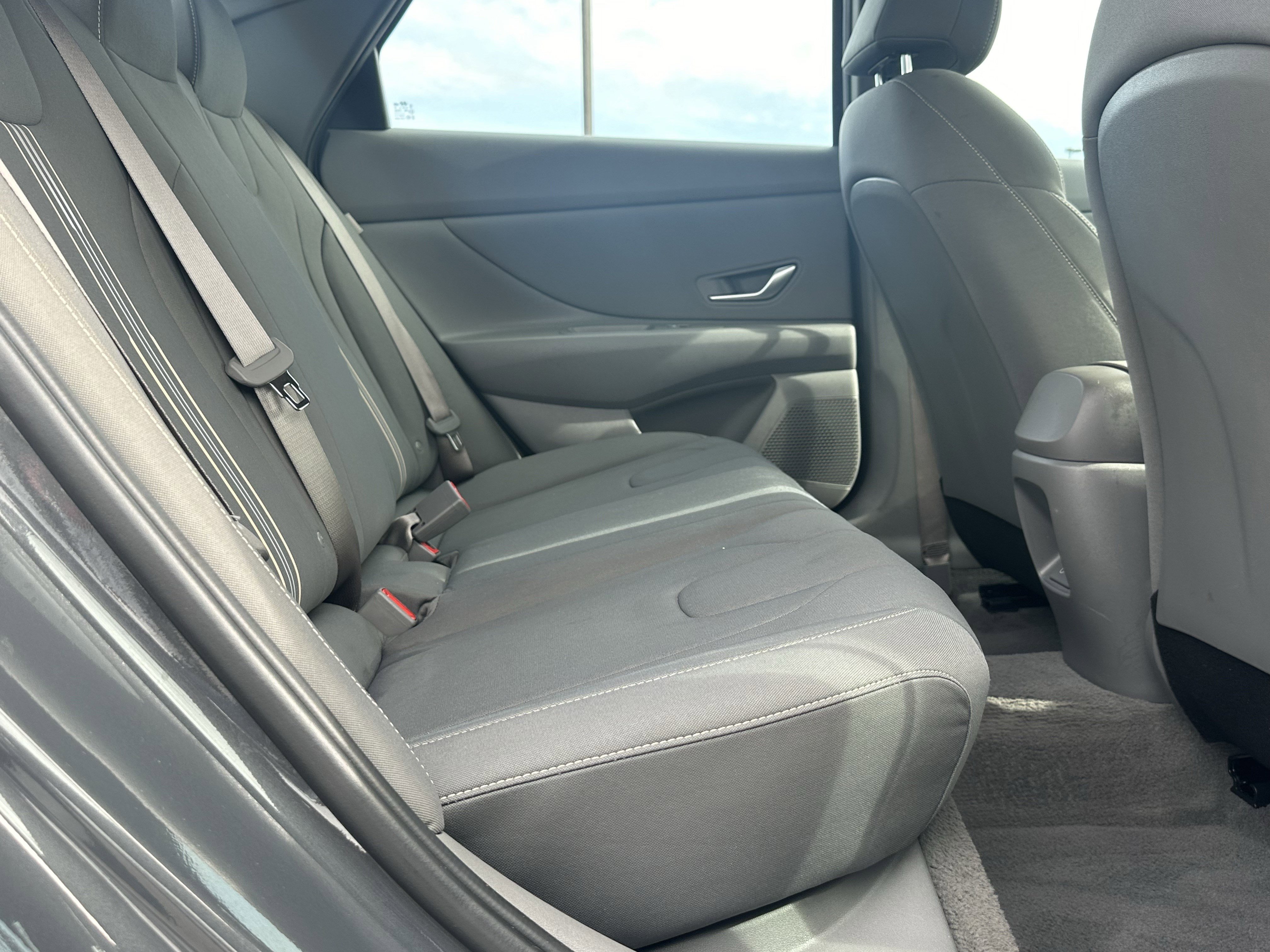 Used 2025 Hyundai Elantra Sport FWD image 17