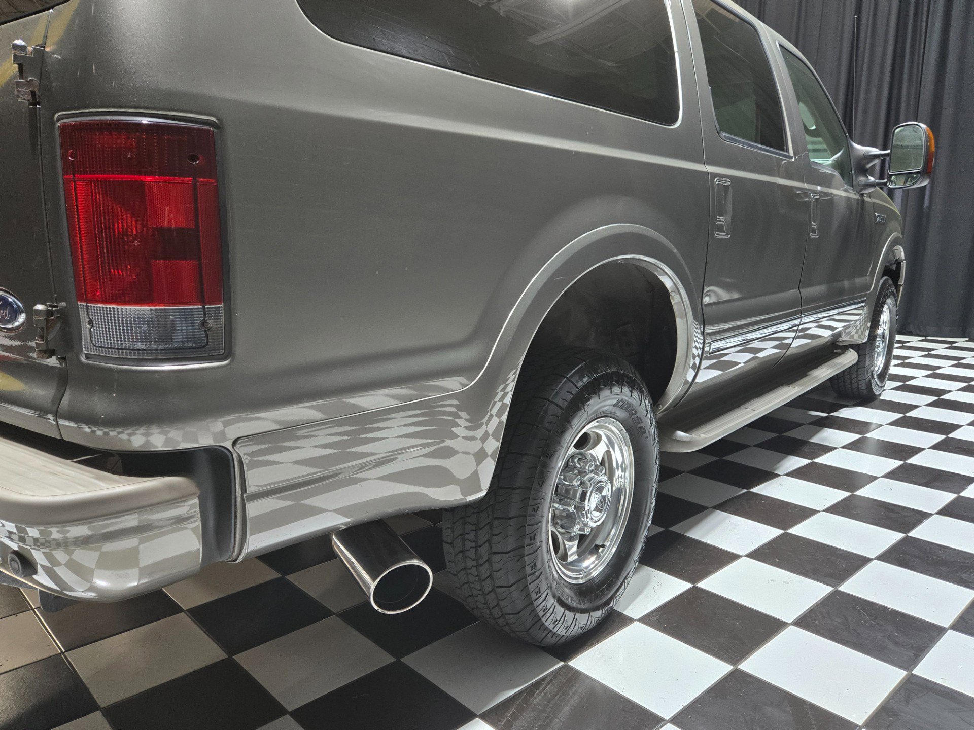 Used 2005 Ford Excursion Limited image 59