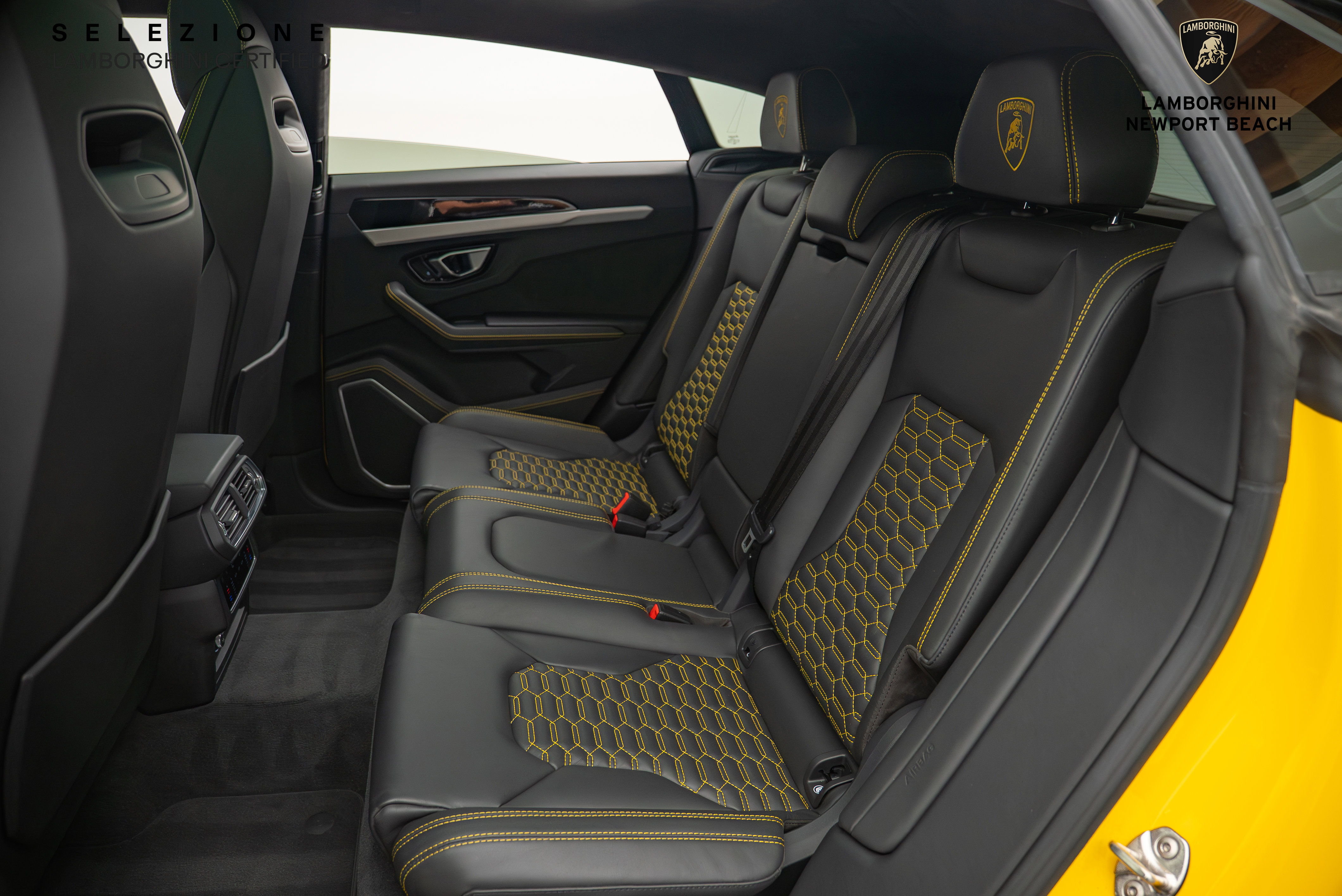 Used 2022 Lamborghini Urus image 23