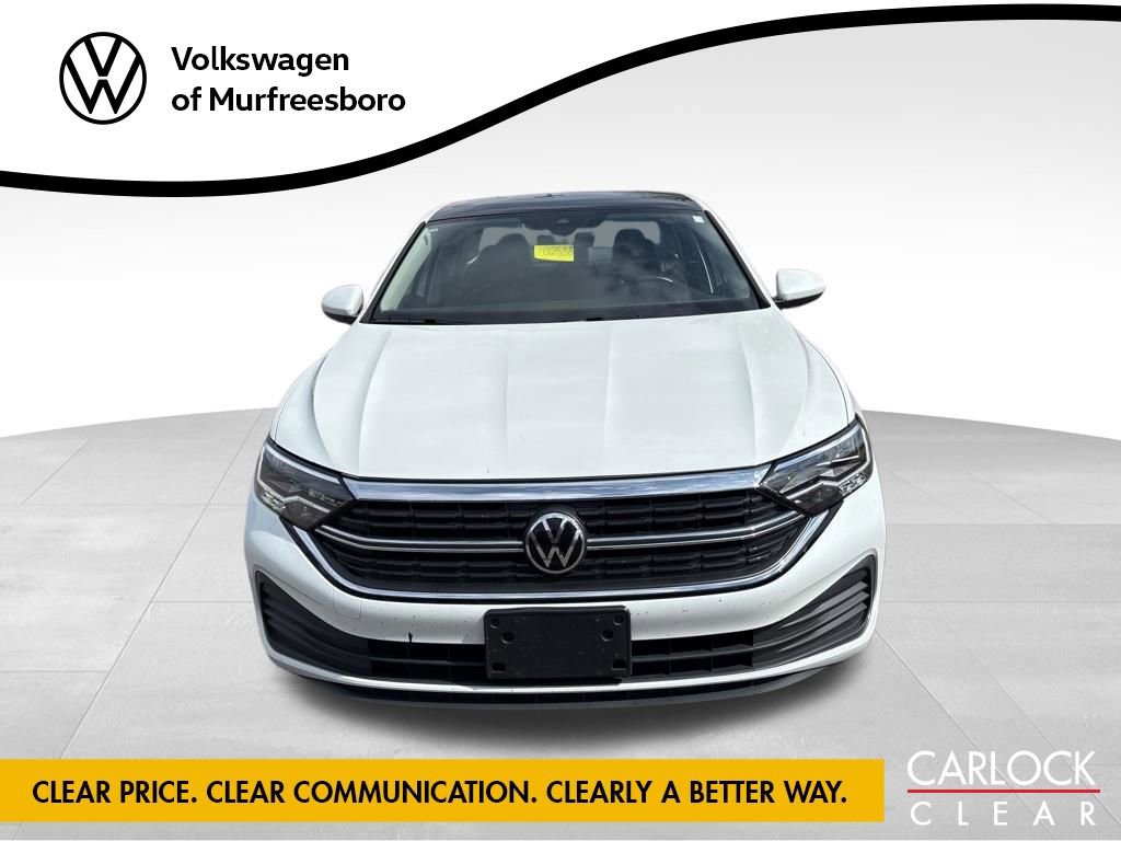 Certified 2023 Volkswagen Jetta SE w/ Panoramic Sunroof Package image 3