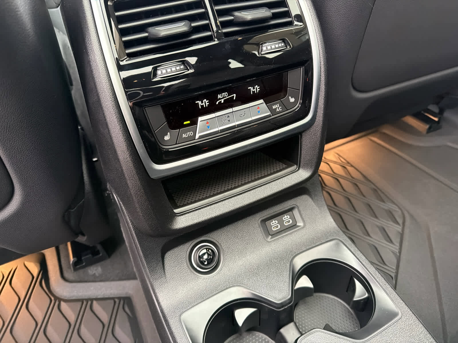 New 2026 BMW X7 M60i image 13